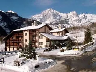 Le Grand Courmaison Hotel 4*