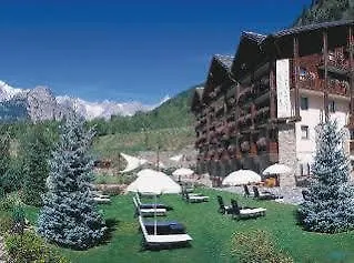 Le Grand Courmaison Hotel 4*